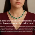 Abbinare una collana con smeraldi a un abito: l’accostamento che rovina tutto