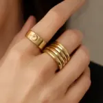 Anello B.Zero1 o Love: Bulgari punta sul volume, Cartier sul vincolo