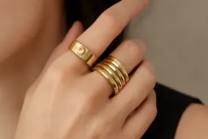 Anello B.Zero1 o Love: Bulgari punta sul volume, Cartier sul vincolo