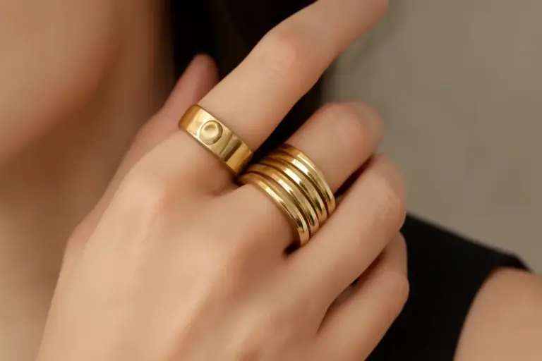 Anello B.Zero1 o Love: Bulgari punta sul volume, Cartier sul vincolo
